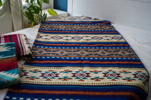 Lade das Bild in den Galerie-Viewer, CASCADA