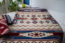 Lade das Bild in den Galerie-Viewer, CHASKA