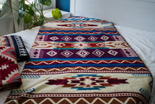 Lade das Bild in den Galerie-Viewer, CHASKA