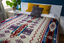 Lade das Bild in den Galerie-Viewer, CHASKA