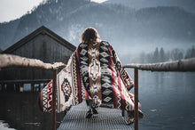 Lade das Bild in den Galerie-Viewer, LUNA